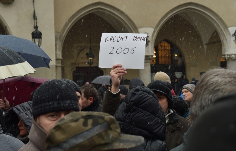 Kraków, 24.01.2015. Protest osób, które mają kredyty we frankach szwajcarskich, PAP/Jacek Bednarczyk