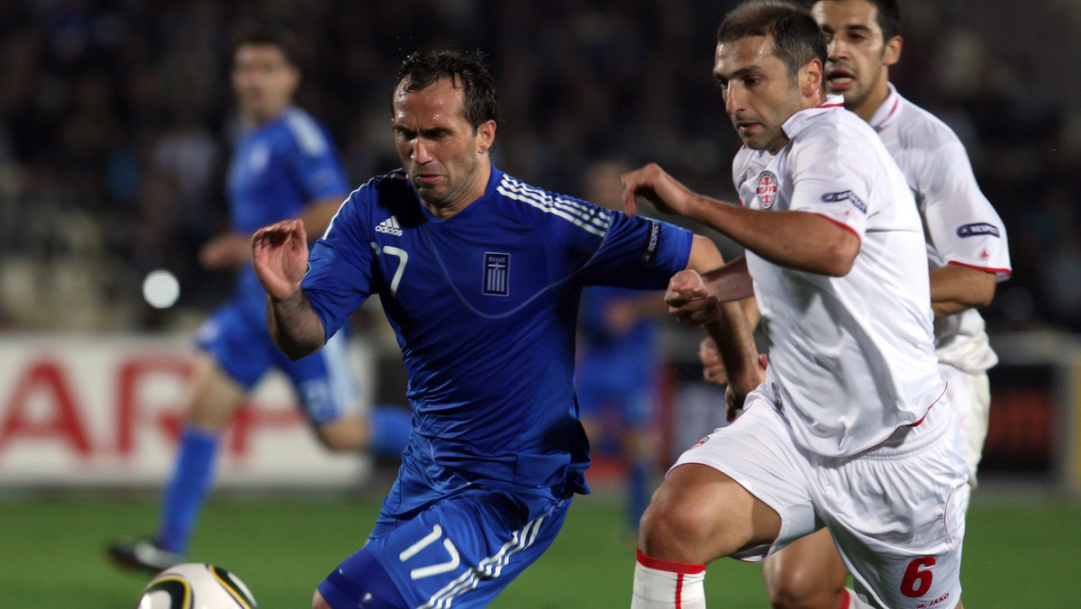 Grecja pokonała 2:1 (0:1) Gruzję w wyjazdowym  meczu grupy F eliminacji mistrzostw Europy 2012, które odbędą się w Polsce i na Ukrainie. Dzięki temu przypieczętowała swój awans z pierwszego miejsca kosztem Chorwacji, która zagra w barażach.