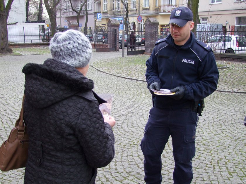 Oszust nabiera seniorów