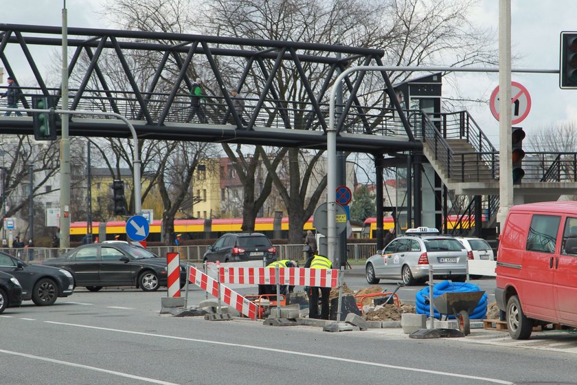 2,7 mln zł wyrzucone w kładkę