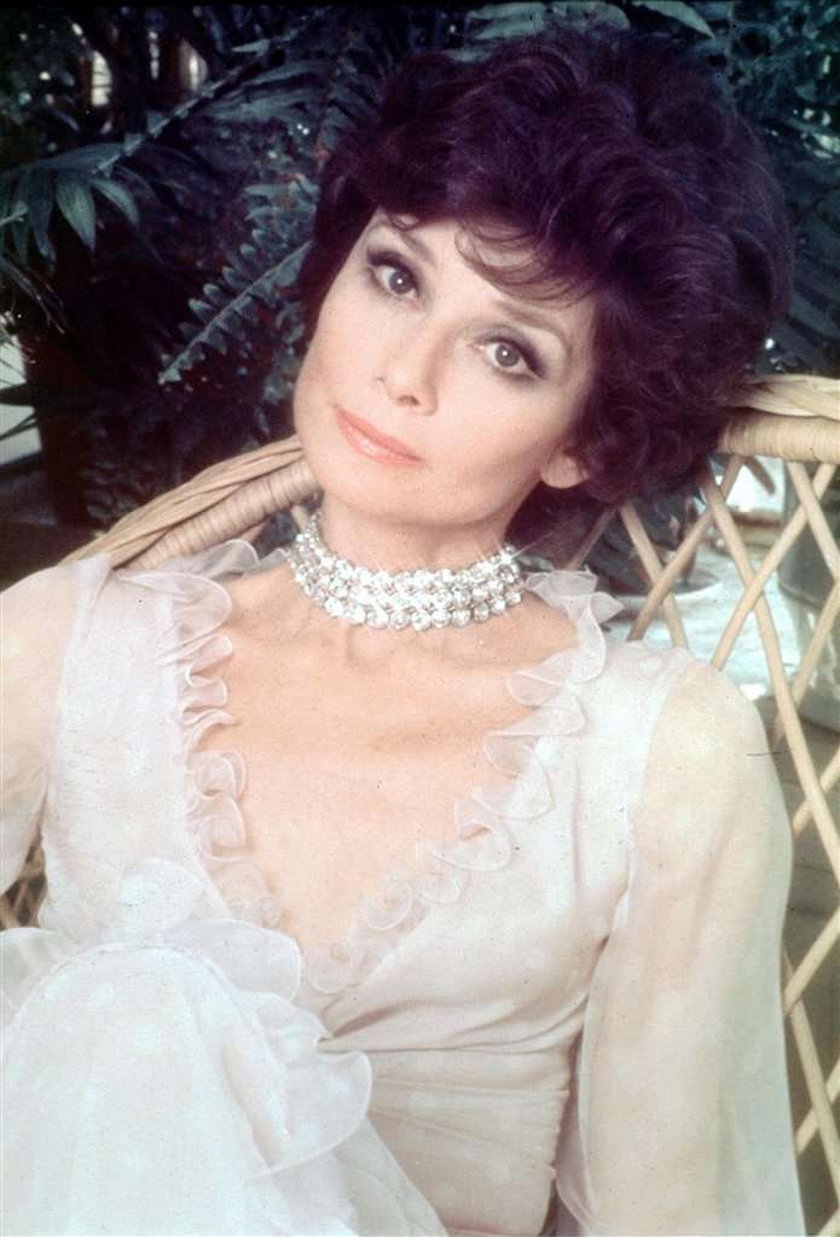 Audrey Hepburn to ideał piękna zdaniem Anglików. Kto został najpiekniejszą kobietą minionego stulecia?