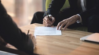 Nadchodzi koniec śmieciówek? Rząd planuje oskładkowanie umów cywilnoprawnych, ale nie wszystkich