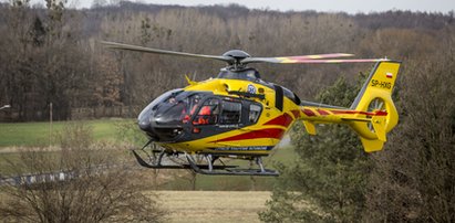 Helikopter lądował przy parafii. Proboszcz potrzebował pomocy