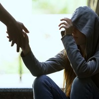 A Magyar Vöröskereszt 500 iskolában támogatja a menstruációs szegénységben érintett iskoláslányokat