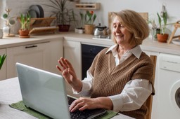 niektórzy seniorzy mogą dostać zwrot podatku za 2025 r. szybciej niż inni. wystarczy posiadać jeden dokument