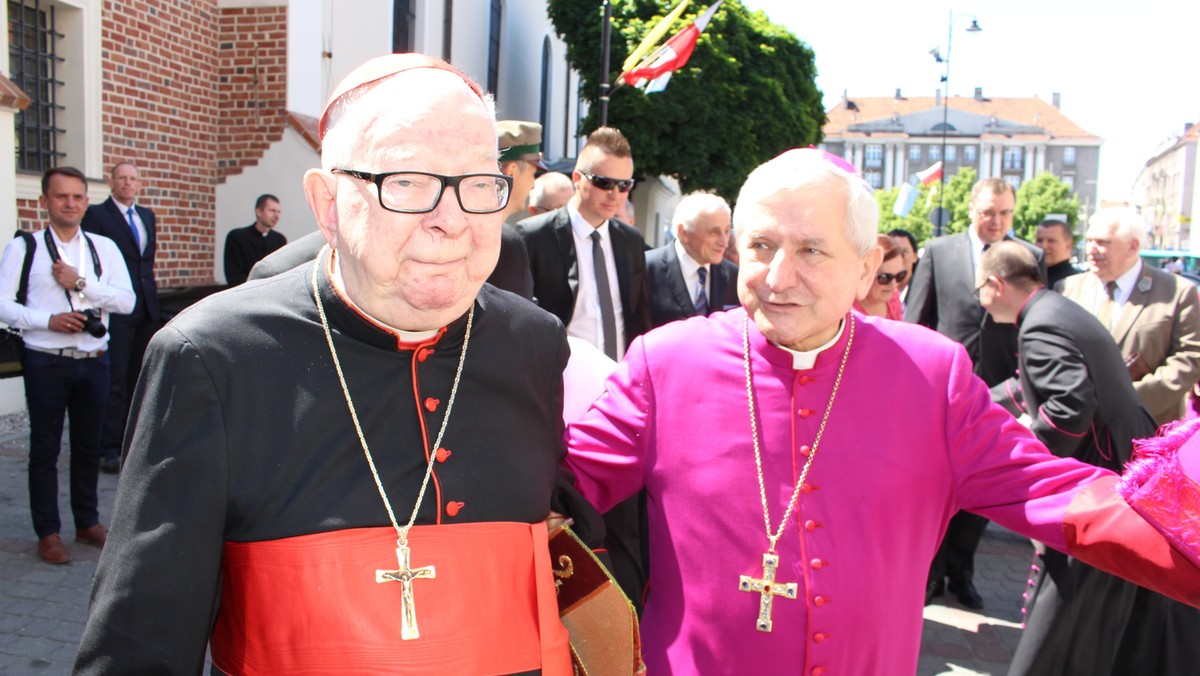 25-lecie rocznicy powstania diecezji kaliskiej. Na zdjęciu kardynał Henryk Gulbinowicz i biskup Edward Janiak, Kalisz, czerwiec 2017 r. 