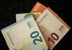 Keš, kartica ili mobilni telefon? 