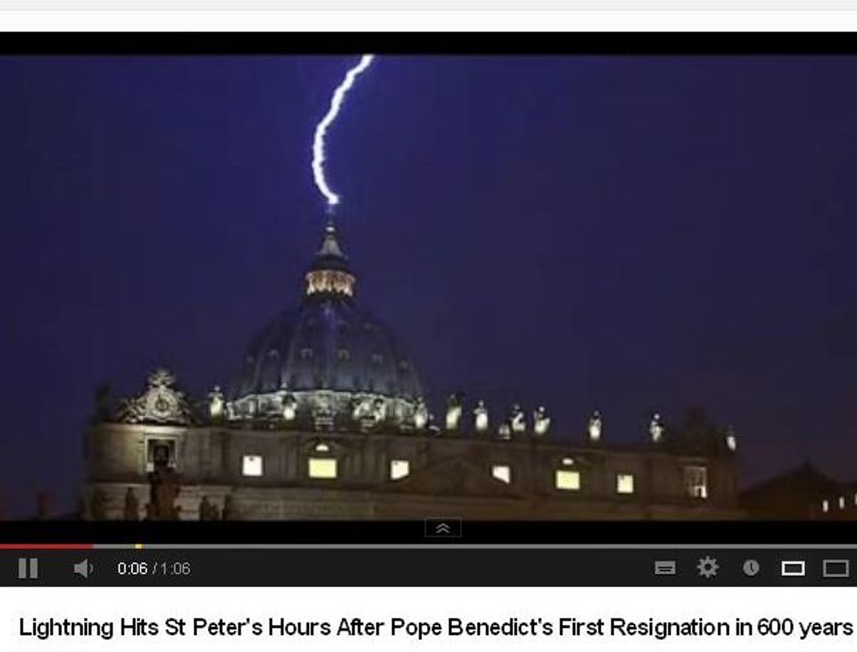 Piorun uderza w iglicę Bazyliki św. Piotra w Watykanie