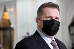 Minister Czarnek tłumaczy się RPO, jak zebrał dane o zaszczepionych