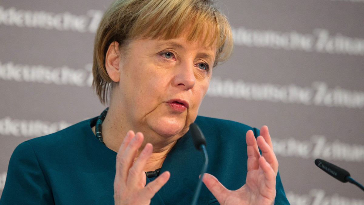 Rozmowy telefoniczne niemieckiej kanclerz Angeli Merkel podsłuchiwane były nie tylko przez amerykańskie służby wywiadowcze. Jej niezabezpieczoną komórkę namierzyły także wywiady Rosjii, Chin, W. Brytanii i Korei Pn. - podał tygodnik "Focus".