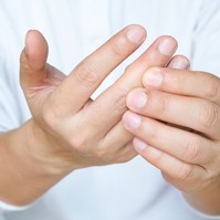 Zsibbad a mutatóujjam és a gyűrűsujjam legvége – hová forduljak? Az orvos válaszol