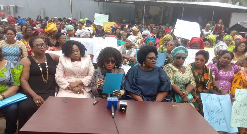 Women protesting in Imo state over alleged assault of Okorocha's daughter.  (Vanguard)