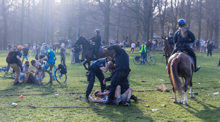 Az illegális összejövetelt a Facebookon hirdették meg április elseje, a bolondok napja alkalmából / Fotó: Northfoto