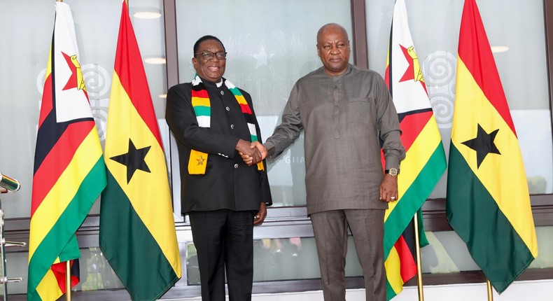 Ghana’s President John Mahama and Zimbabwe’s President Emmerson Mnangagwa during the signing of bilateral agreements. [@MoFA_ZW]