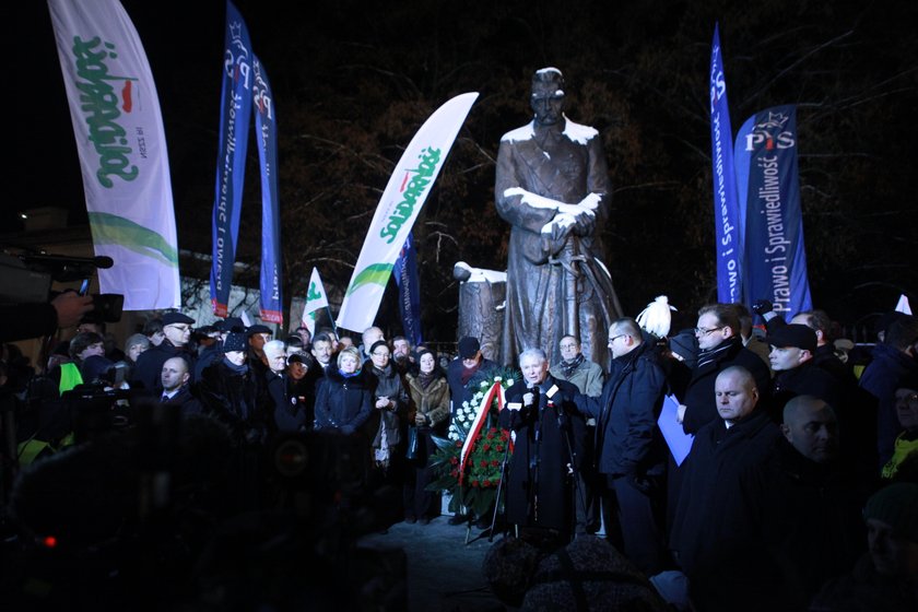 Biskupi się poddali i wycofali się z marszu PiS