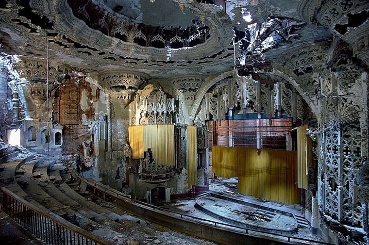 THE RUINS OF DETROIT FOT. YVES MARCHAND &amp; ROMAIN MEFFRE