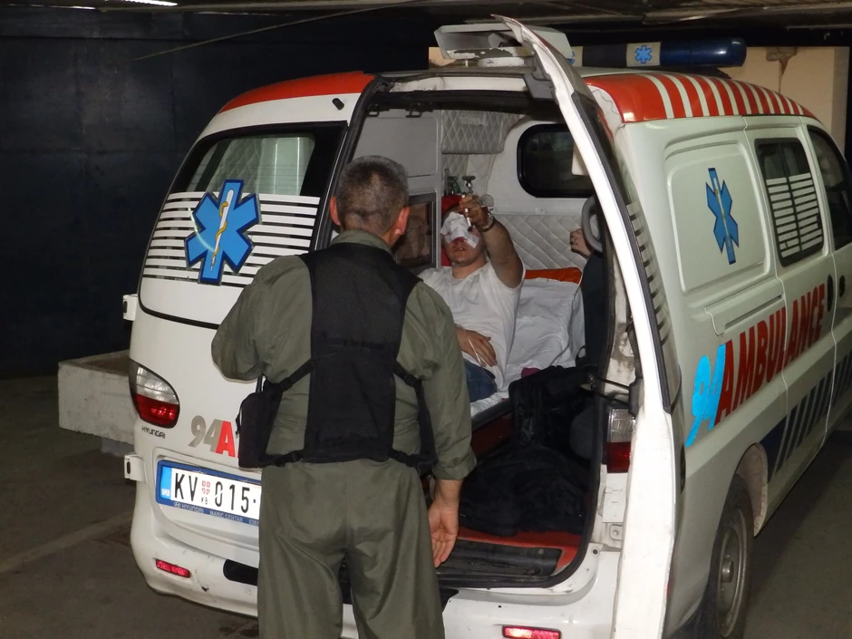 Petkovića odvoze kola hitne pomoći