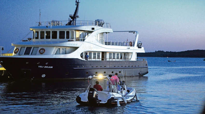 Društvo iz Fažane mini-gliserom krenulo na Brione