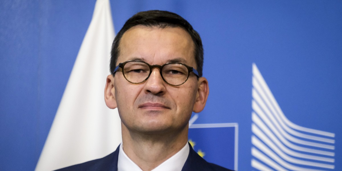 W czwartek rząd przedstawił zmiany w strategii walki z epidemią. Mateusz Morawiecki zapewniał w piątek, że wiosną, gdy podejmował decyzję o lockdownie, rządowi przyświecała wartość życia człowieka i tak jest też dzisiaj.