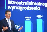 Premier Mateusz Morawiecki na konferencji prasowej dot. podwyżki płacy minimalnej. 