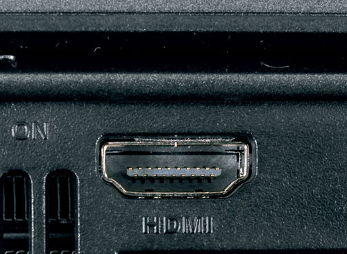 Port HDMI pozwala podłączyć notebook ICom do telewizora HD i korzystać z niego jak z odtwarzacza filmów