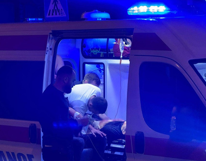 Hitna pomoć zbrinjava povređene u masovnoj tuči u Novom Pzaru