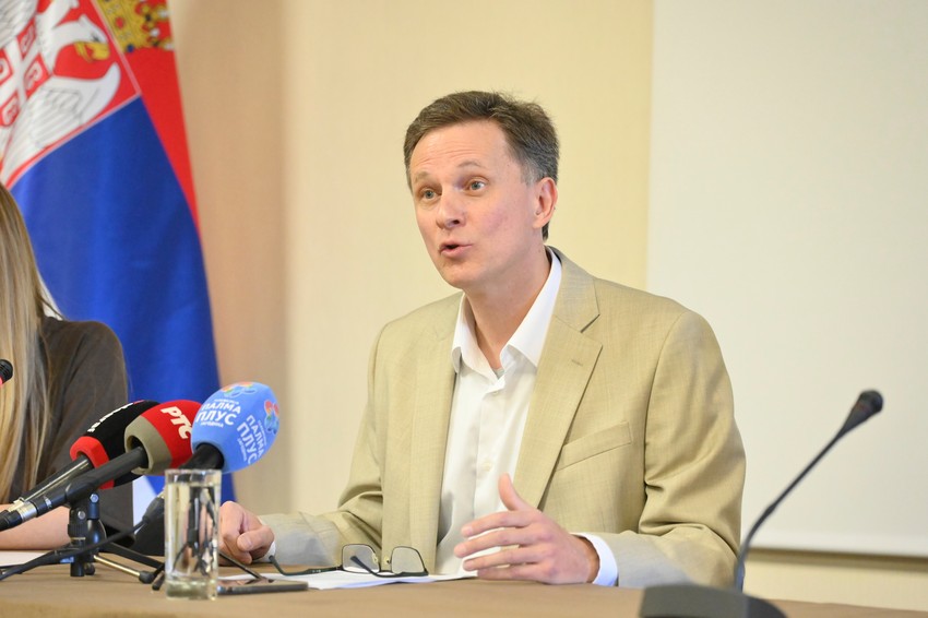Ove godine fokus kampanje je na dezinformacijama o izlaganju suncu i o prevenciji raka kože koje kruže društvenim mrežama, posebno među adolescentima, kaže primarijus dr sc. Miroslav Dinić