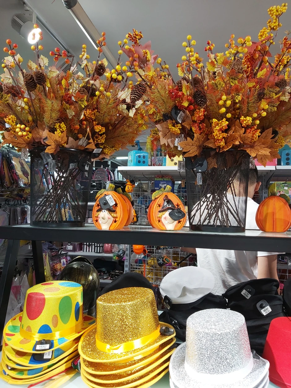 Brojne industrije profitiraju proizvodeći tematske proizvode za Noć veštica 