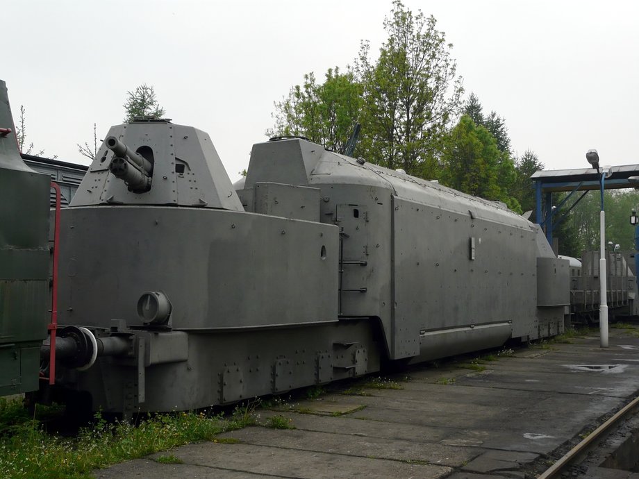 Niemiecki Panzertriebwagen16. Mniej więcej tak mógłby wyglądać "złoty pociąg"