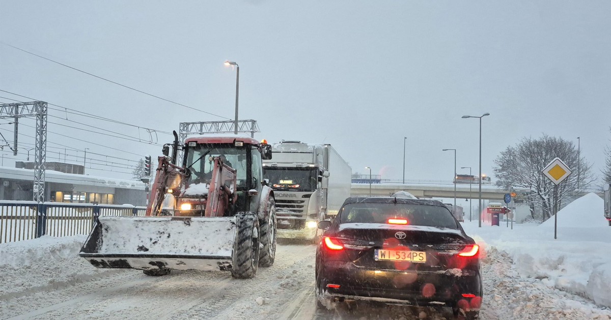 Opady śniegu, wichury i trudne warunki w wielu regionach. Atak zimy trwa, IMGW ostrzega