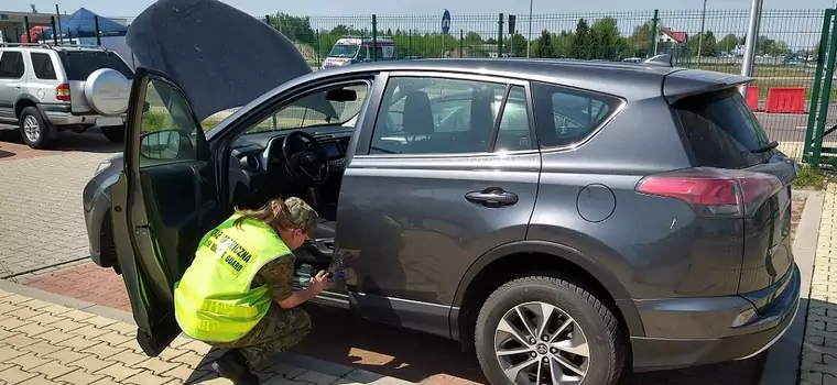 Straż Graniczna zatrzymała Ukraińca w Toyocie RAV4. SUV miał przerobiony VIN