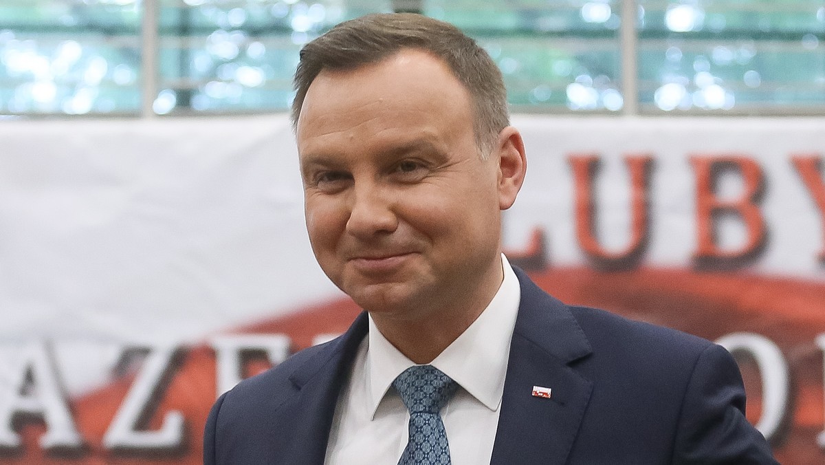 To jest kompletnie nieodpowiedzialne z jego strony i powiedziałbym szokujące - w ten sposób Andrzej Duda skomentował w Telewizji Republika słowa przewodniczącego Rady Europejskiej Donalda Tuska dot. wystąpienia premier Beaty Szydło w Oświęcimiu. Prezydent mówił też o obchodach miesięcznic smoleńskich oraz wizycie Donalda Trumpa w Polsce.