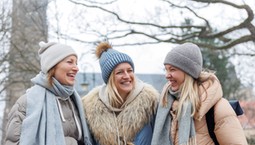 Życzenia od kobiety dla kobiety na Dzień Kobiet 8 marca 2026. Krótkie, wzruszające, piękne życzenia z okazji Dnia Kobiet