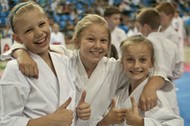 Uczestniczki XV Ogólnopolskiego Pucharu  Dzieci w Karate Tradycyjnym, Rzeszów 2015