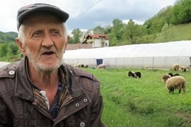 Imao sam dve godine kada je MAJKA NAS TROJE BACILA U SNEG: Otišla je da se preuda i više se nikada nije vratila, kada su svatovi došli PRAVILA SE DA NAS NE POZNAJE