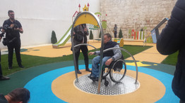 Mesés játszótér Józsefvárosban fogyatékkal élő gyerekeknek is