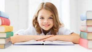 Zgodnie z nowelizacją - której projekt przygotowali posłowie PiS - dzieci będą obowiązkowo rozpoczynać naukę w wieku siedmiu la