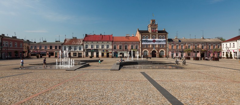 Kutno - rynek z podziemnym parkingiem - Facet
