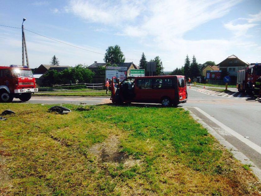 Wypadek busa wiozącego pasażerów