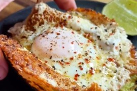 Najčudniji recept za JAJE NA OKO čak 14 miliona ljudi OBORIO JE S NOGU: Evo u čemu je CAKA koja od običnog doručka pravi deliciju