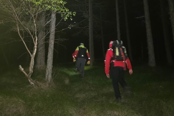 (FOTO) MUŠKARAC SE IZGUBIO U GLUVO DOBA NOĆI USRED ŠUME Zalutao na nepristupačan teren na Divčibarama, tragali za njim u više pravaca