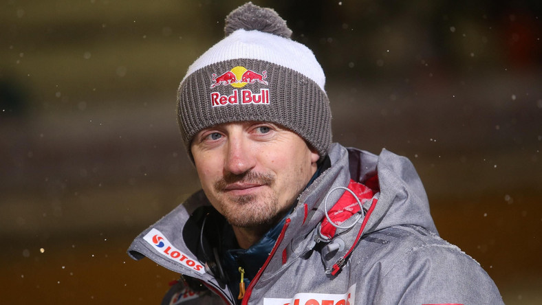 Kamil Stoch zdobył dwa medale podczas mistrzostw świata w lotach narciarskich w Oberstdorfie. Dyrektor sportowy PZN Adam Małysz twierdzi, że to nie koniec walki o trofea.