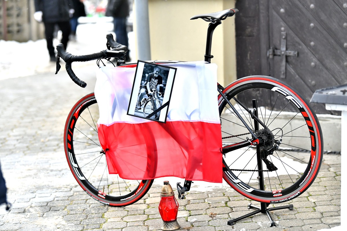 Uroczystości pogrzebowe najbardziej utytułowanego polskiego kolarza w historii Ryszarda Szurkowskiego