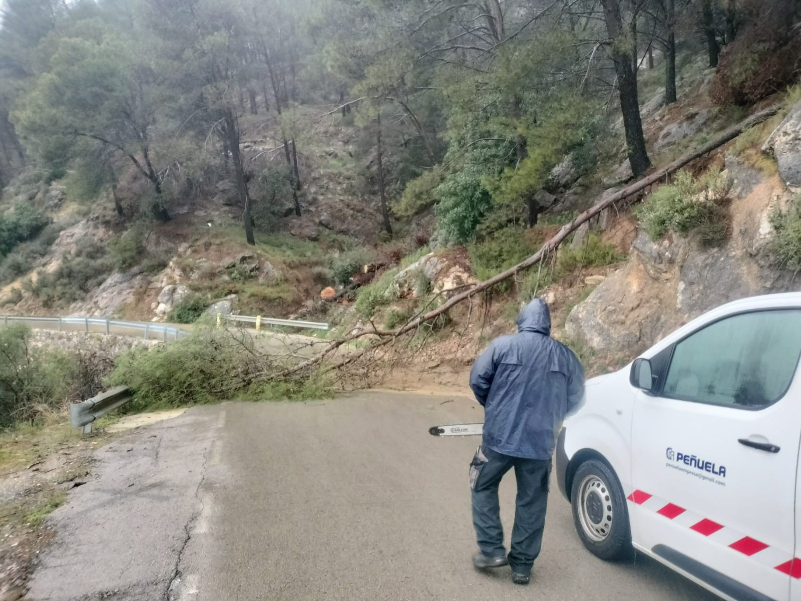 Inundaciones en Málaga: Tres carreteras cortadas y vecinos evacuados
