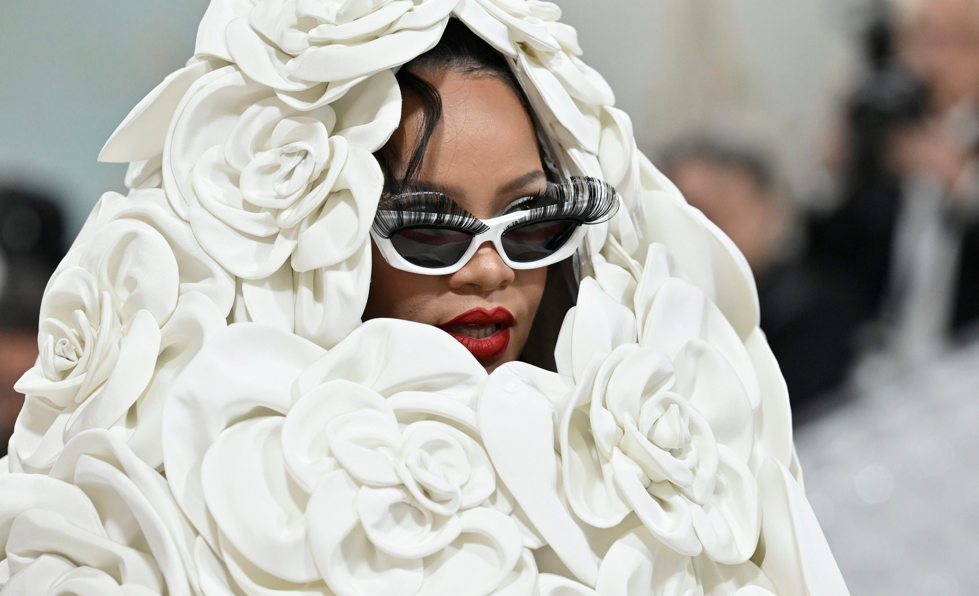 Rihanna sa zúčastňuje benefičného galavečera The Metropolitan Museum of Art's Costume Institute.