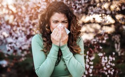 Agresywny sezon pyłkowy! Jedna tabletka może już nie pomóc osobom uczulonym