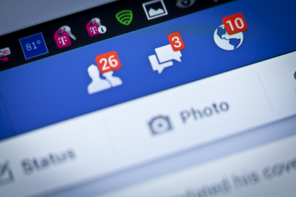 Interakcja z innymi ludźmi na Facebooku ma coraz częściej realny wpływ na nasze życie.