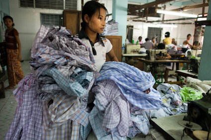Ubrania szyte w Azji z poszanowaniem praw człowieka. Europosłowie przeciwko koncernom odzieżowym