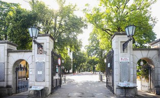 Warszawa uruchamia 28 specjalnych linii na Wszystkich Świętych. Autobusy co 2 minuty