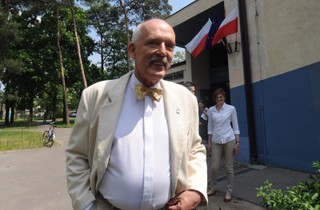 Kilkunastu posłów chce przejść do KNP?